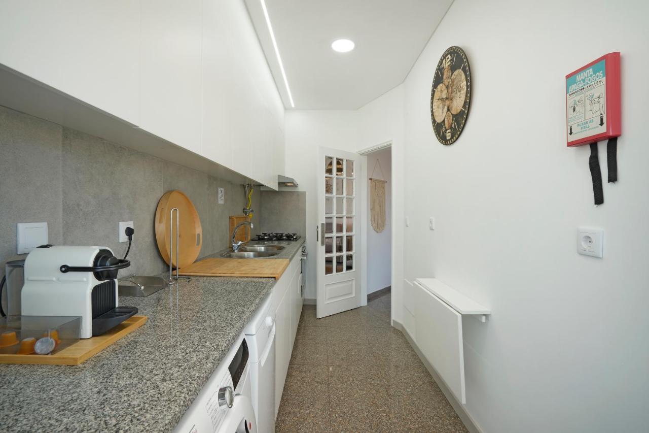 Costa Beach Apartment By The Portuguese Butler Кошта-да-Капарика Экстерьер фото
